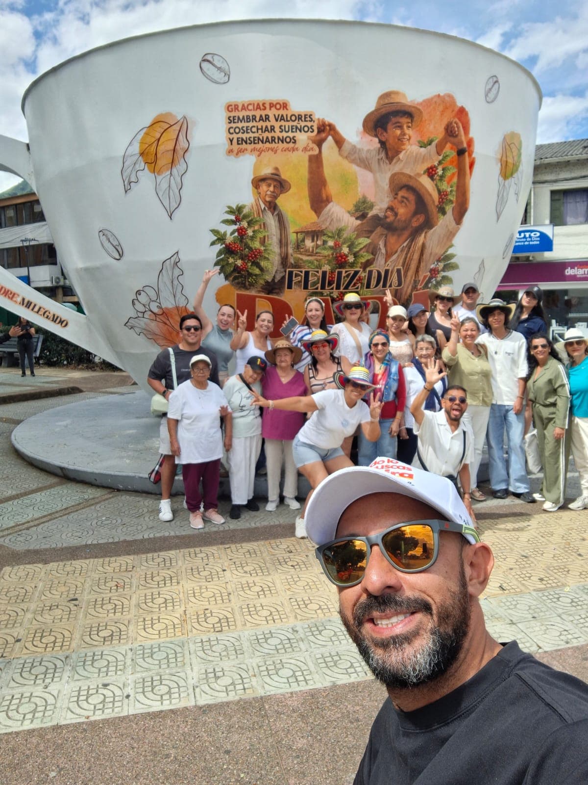 Turistas disfrutando Colombia con OnTour